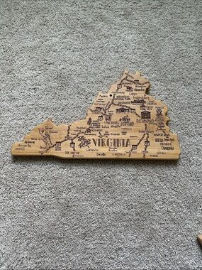 Virginia-Shaped Bamboo Cutting Board - Natural Wood